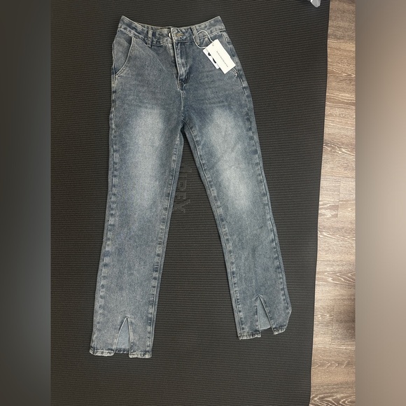 Classic Straight leg Jeans w/ Slit - Picture 4 of 5